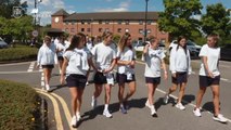 Paseo de la selección femenina antes de su debut de esta tarde ante Finlandia