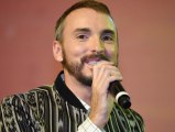 “Je vous trouve très séduisant” : Christophe Willem dragué par un célèbre humoriste, il balance son nom !
