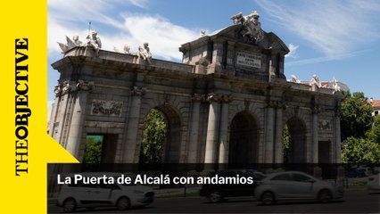 La Puerta de Alcalá con andamios