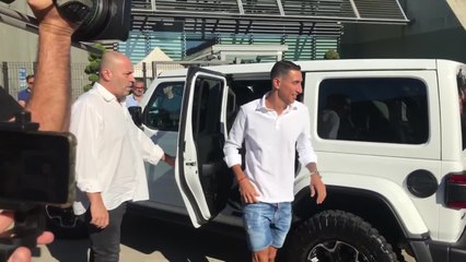 Baño de masas a Di María en su llegada a Turín: recibimiento tifosi