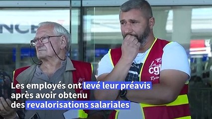 Les salariés des aéroports parisiens votent la fin de leur grève