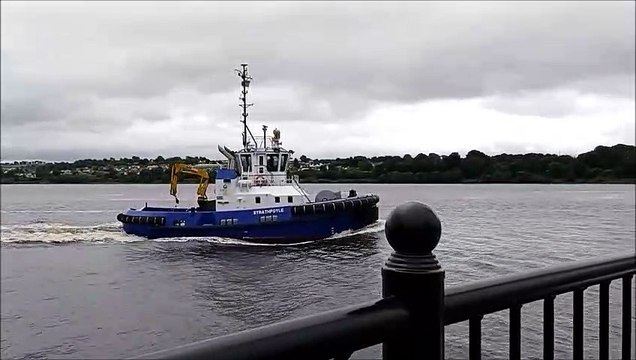 Boat on the River Foyle, Derry