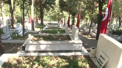 Son dakika haber | İzmir'de şehitliklerde buruk bayram arefesi