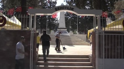 GAZİANTEP - Arife gününde şehitlikler ziyaret edildi