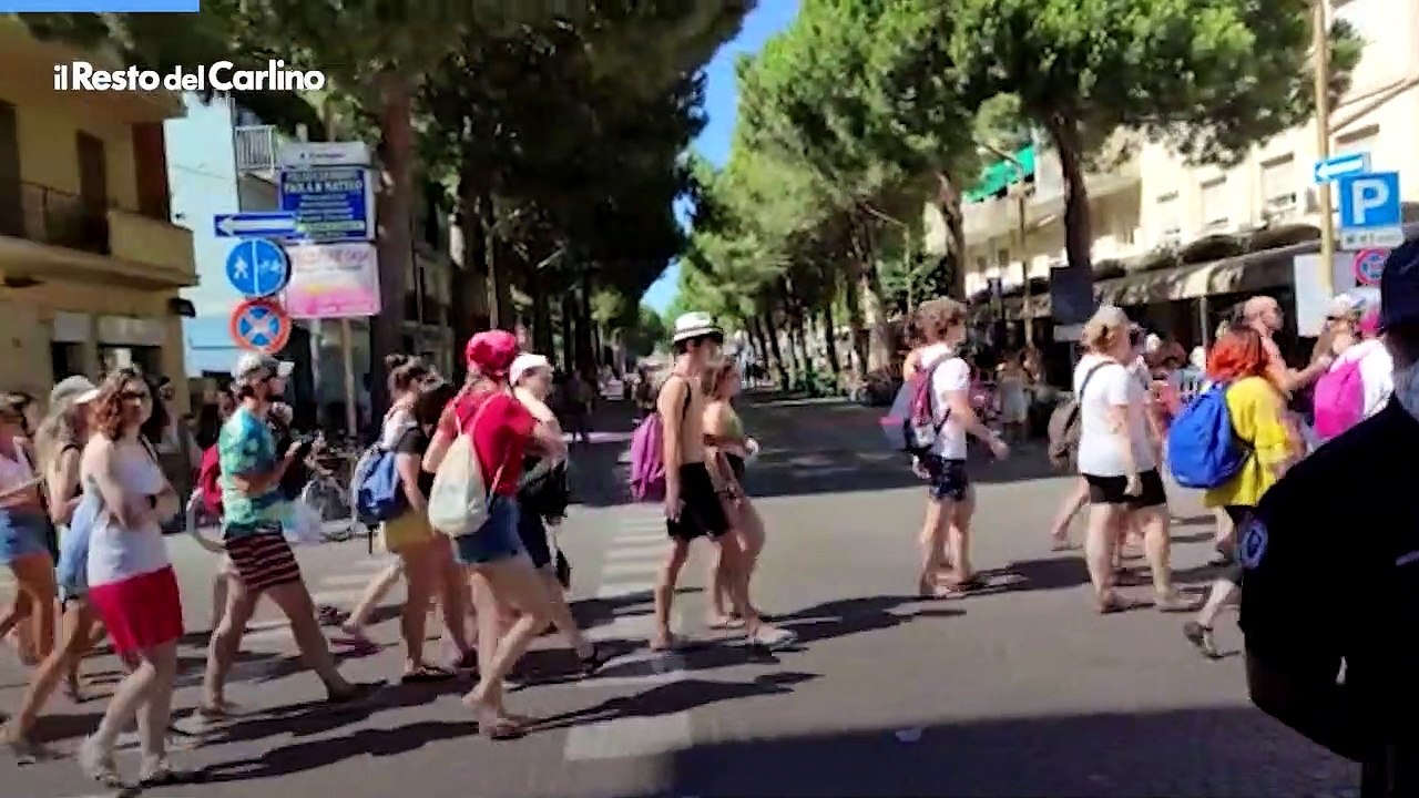 Jova Beach Party a Marina di Ravenna, la carica dei fan