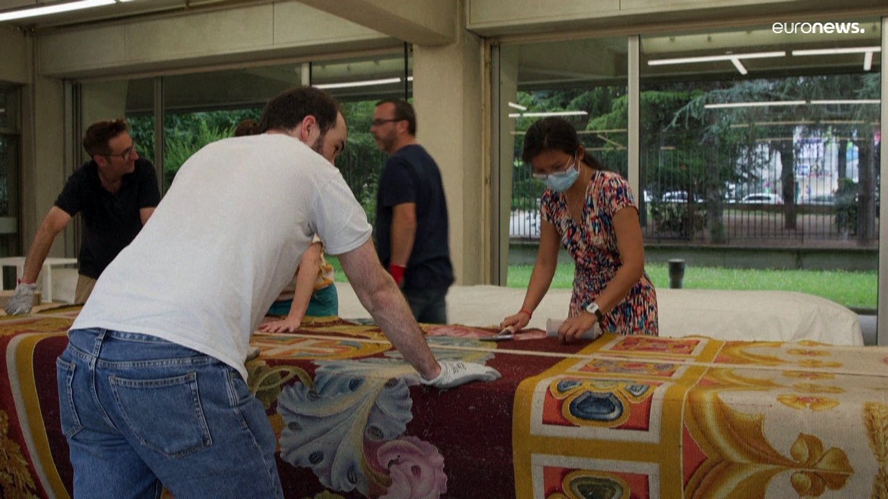 100 m² groß: Gigantischer Teppich aus Notre-Dame wird restauriert