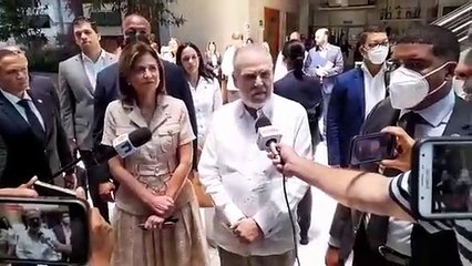 Ceara Hatton acude al Ministerio de Medio Ambiente y Recursos Naturales