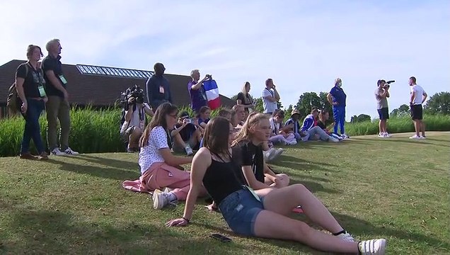 Des supporters français s'invitent à l'entraînement - Foot - Euro (F) - Bleues