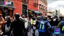 Ambulantes se enfrentan contra policías en Puebla