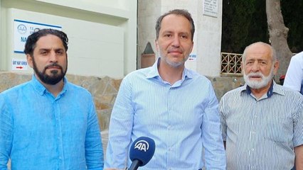 Yeniden Refah Partisi Genel Başkanı Erbakan, bayram namazını Balıkesir'de kıldı