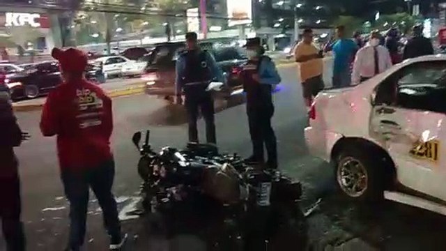 Fuerte accidente vial deja a motociclista gravemente herido en el bulevar Morazán de la capital