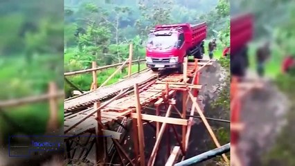 Camiones Sobrecargados Colapsando Puentes