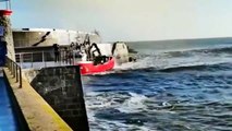 Capitanes de Barco Luchando Contra Grandes Tormentas