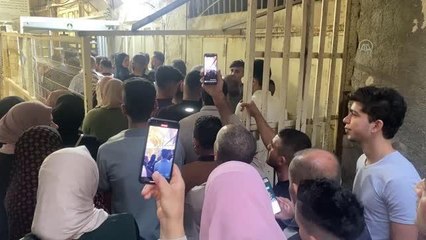 Batı Şeria'daki Filistinliler bayram namazında Harem-i İbrahim Camisi'ni doldurdu