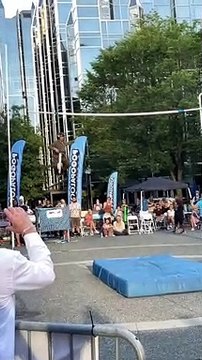 Record de saut avec un pogo stick