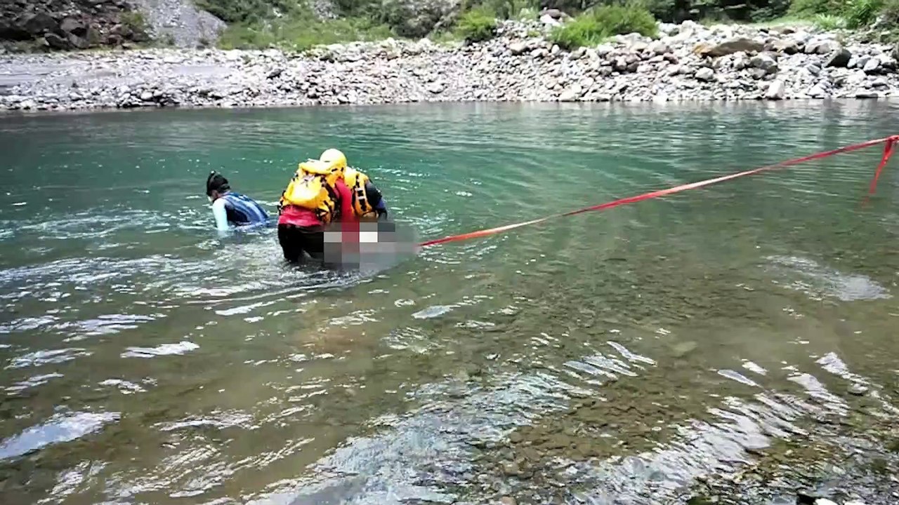(民眾提供)16歲少年谷關野溪戲水失蹤找到 卡深潭被撈起已無生命跡象