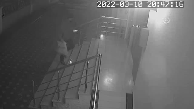 Son dakika! Güvenlik kamerası kayıtlarından belirlenerek yakalanan 2 hırsızlık zanlısı tutuklandı