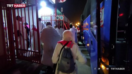 Hacılar Mina'da şeytan taşladı