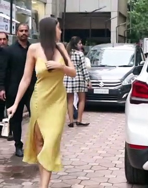 HOT  Nora Fatehi  With Golden Dress  Arrive At Mitron Bar & Cafe