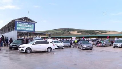 Kurban kesim alanlarında ilk gün yoğunluğu devam ediyor