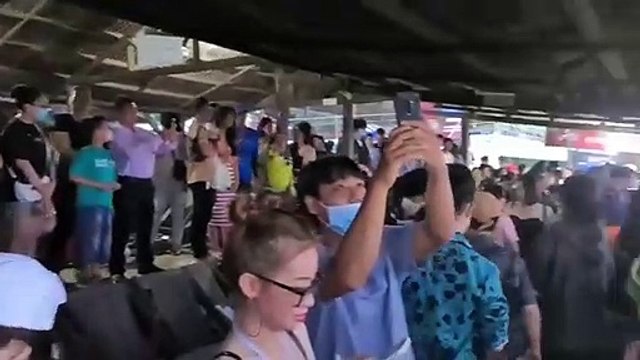 Đại nhạc hội EDM Vũng Tàu gặp “biến” thời tiết: Khán giả nháo nhác tìm chỗ trú mưa