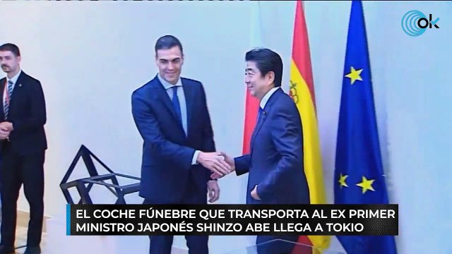 El coche fúnebre que transporta al ex primer ministro japonés Shinzo Abe llega a Tokio