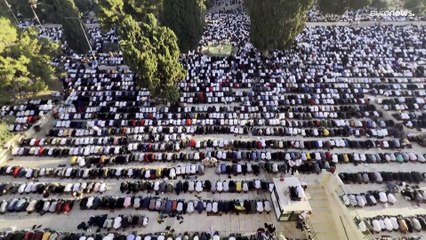 ملايين المسلمين يحتفلون بعيد الأضحى في ظل ارتفاع كبير للأسعار