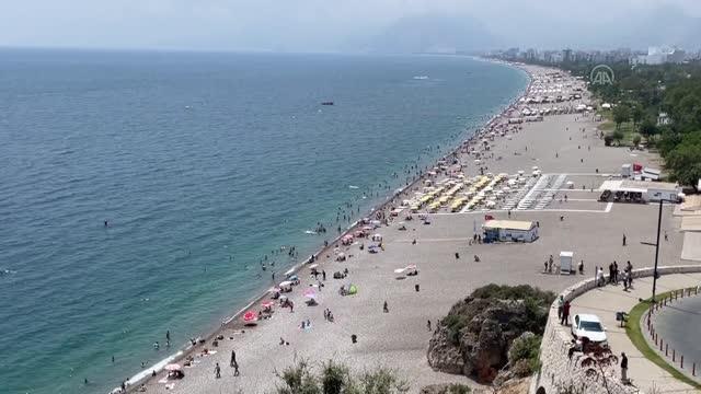 Antalya ve Muğla sahillerinde bayram tatili yoğunluğu yaşanıyor