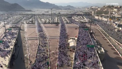 Arabia Saudí | Miles de peregrinos musulmanes celebran el apedreamiento del diablo