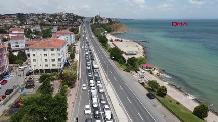 BAYRAMIN İLK GÜNÜNDE TATİLCİLER ARAÇ KUYRUĞU OLUŞTURDU