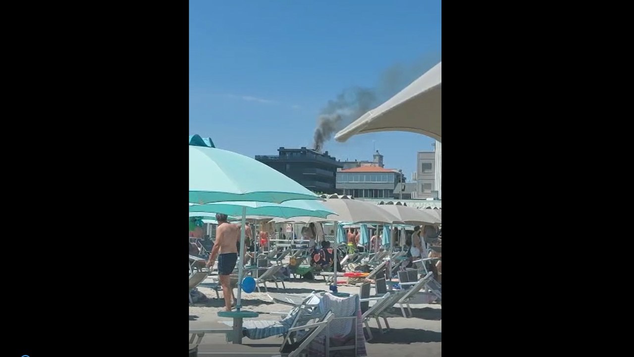 Milano Marittima, incendio nella cucina della terrazza di un hotel