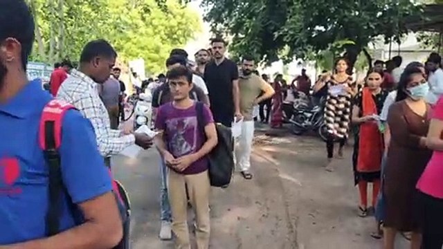 VDO Exam से पहले अभ्यर्थियों के साथ हुआ कुछ ऐसा, परीक्षा में छूटा पसीना, देखें Video