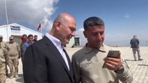 Soylu, üs bölgesinde görevli jandarmaların aileleriyle telefonda görüştü