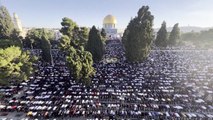 آلاف المصلين في المسجد الأقصى في القدس في أول أيام عيد الأضحى