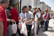 Türk Kızılaydan Erbil'deki mülteci kamplarına kurban eti yardımı
