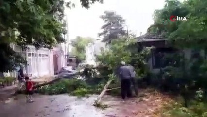 İnegöl’de bayramın birinci günü sağanak sele sebep oldu