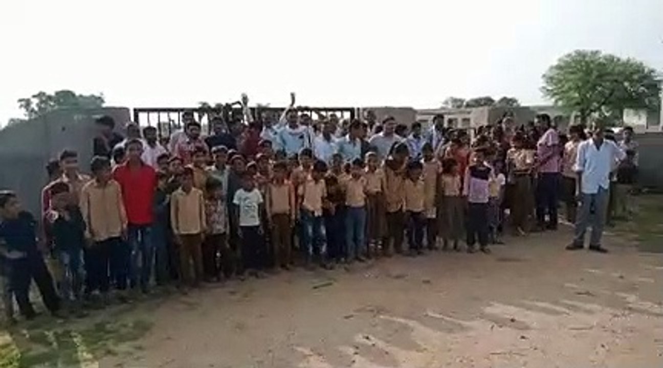 दौसा. पीपल्या-चेनपुरा में विद्यालय के जड़ा ताला