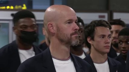 El Manchester United revoluciona a los fans a su llegada a Bangkok