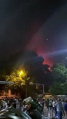 Protestocular, Sri Lanka Başbakanı Ranil Wickremesinghe'nin evini ateşe verdi