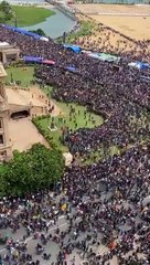 La multitud ha asaltado el palacio presidencial en Sri Lanka en medio de las protestas po