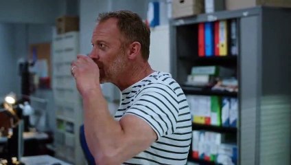 Plus Belle la Vie - Le commissariat se mobilise pour retenir Eric