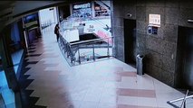 लग्जरी ट्राइटेन मॉल : फिर शनिवार को चौथी मंजिल से कूदा छात्र, मौत...क्यों लगाई छलांग देखें वीडियो