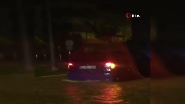 Dereye dönen yolda araçlar mahsur kaldı, sürücüler zor anlar yaşadı
