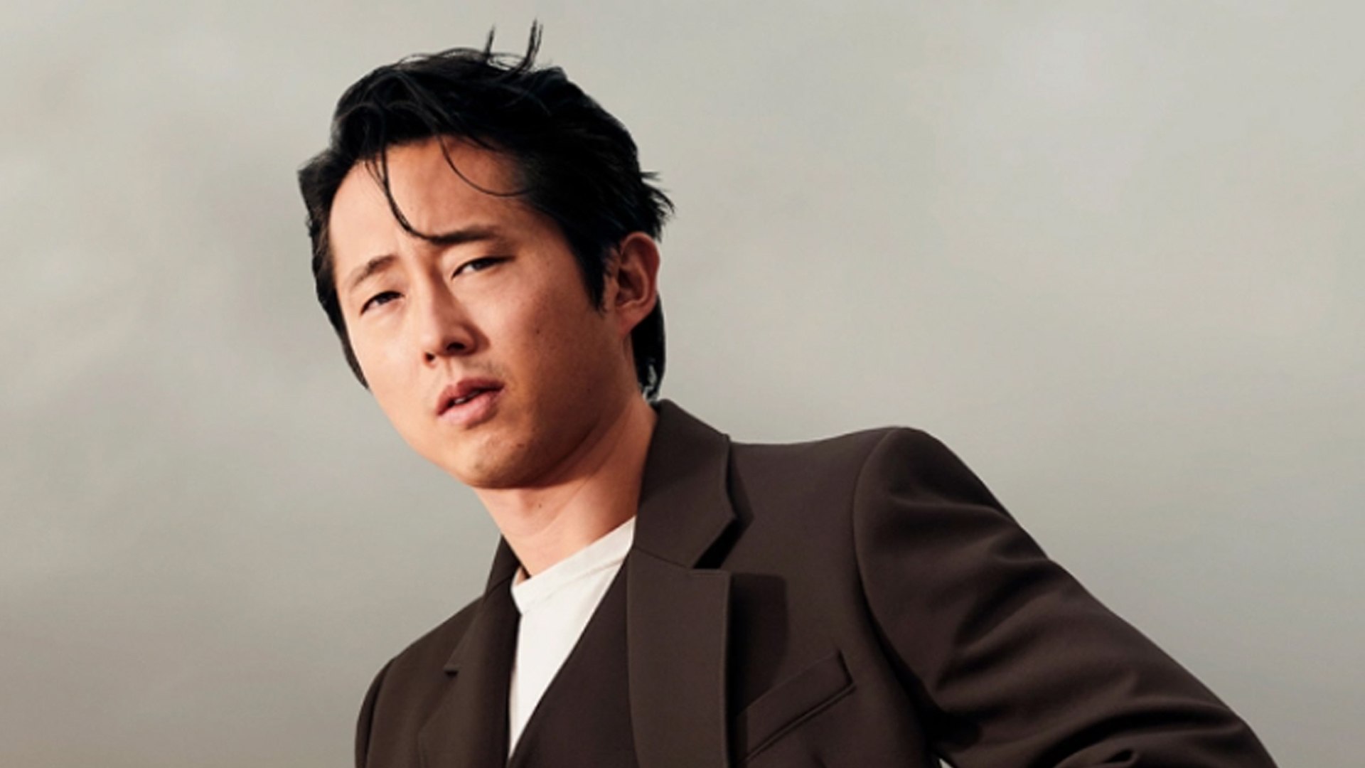 Steven Yeun đóng cùng Robert Pattinson phim kinh dị của Bong Joon Ho