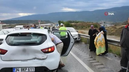Son dakika! D100'de zincirleme kaza: 6 araç birbirine girdi, 5 kişi yaralandı