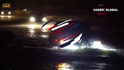 İstanbul'da sağanak: Ev ve iş yerlerini su bastı