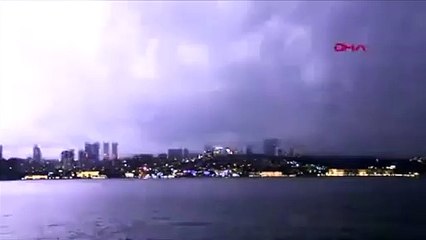 İstanbul'da gece aydınlandı, 7 binden fazla şimşek tespit edildi