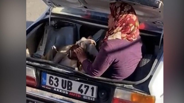 Bagajda kurbanla seyahat eden kadının görüntüsü sosyal medyada ilgi odağı oldu