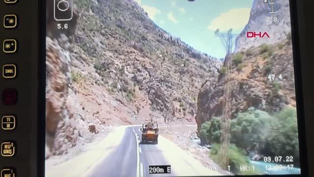 BAKAN AKAR VE BERABERİNDEKİ TSK KOMUTA KADEMESİ, HAKKARİ'DE GÜVENLİK KORUCULARI İLE BAYRAMLAŞTI