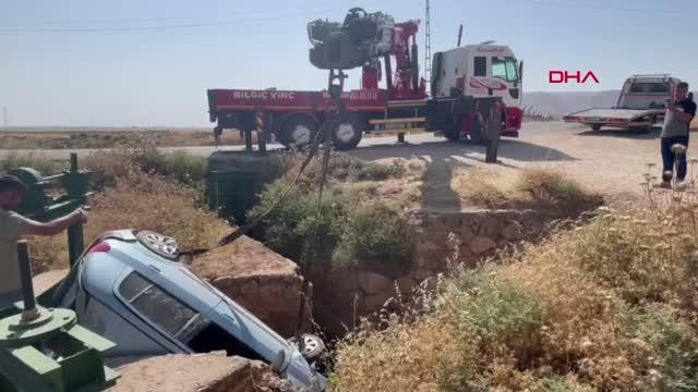 NUSAYBİN'DE OTOMOBİL İÇİ BOŞ SULAMA KANALINA DÜŞTÜ